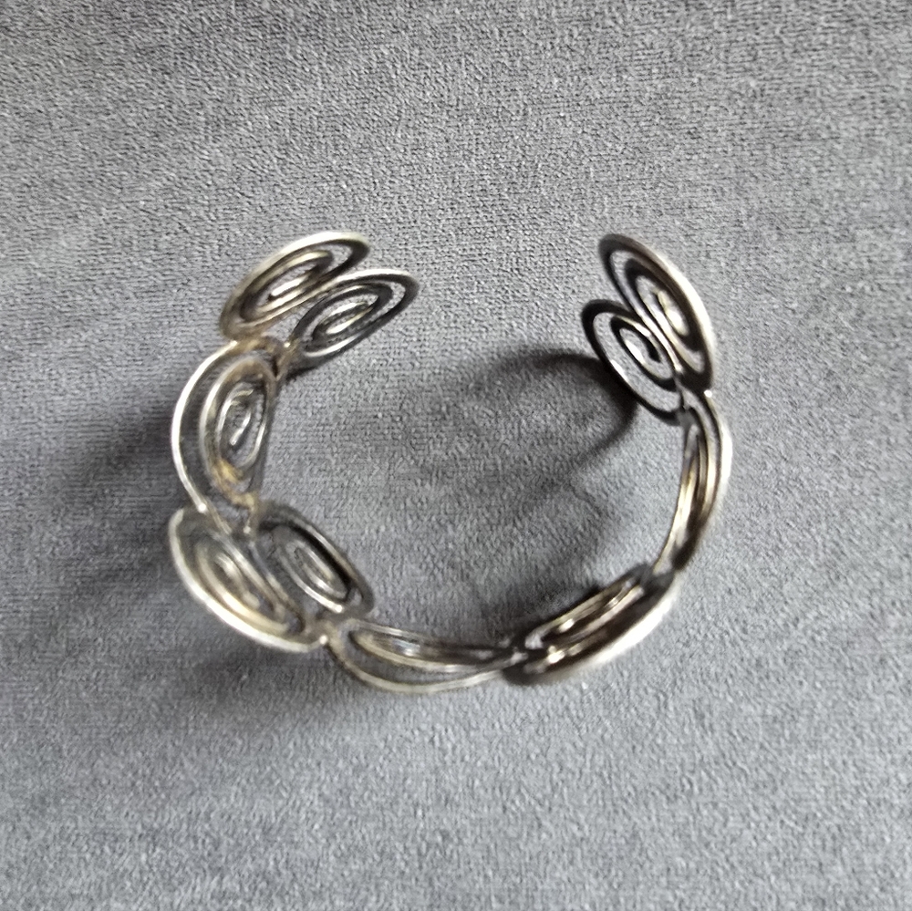 Artisan Metal Swirl Cuff Bracelet - Picture 4 of 5